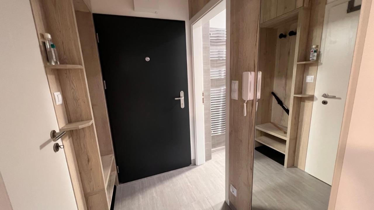 2 Room Apartment, With A View Of The Castle Bratislava Exterior photo